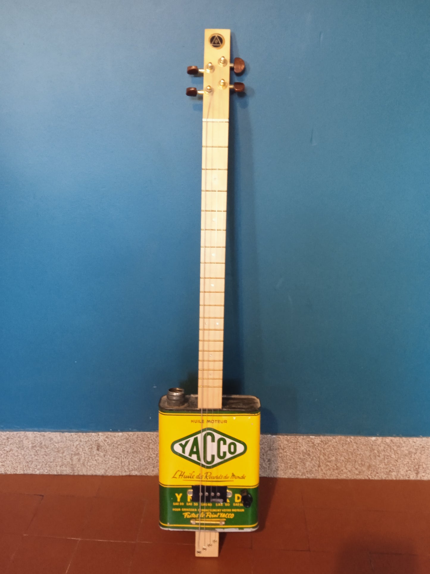 Guitare Bidon 4 cordes - YACCO 1