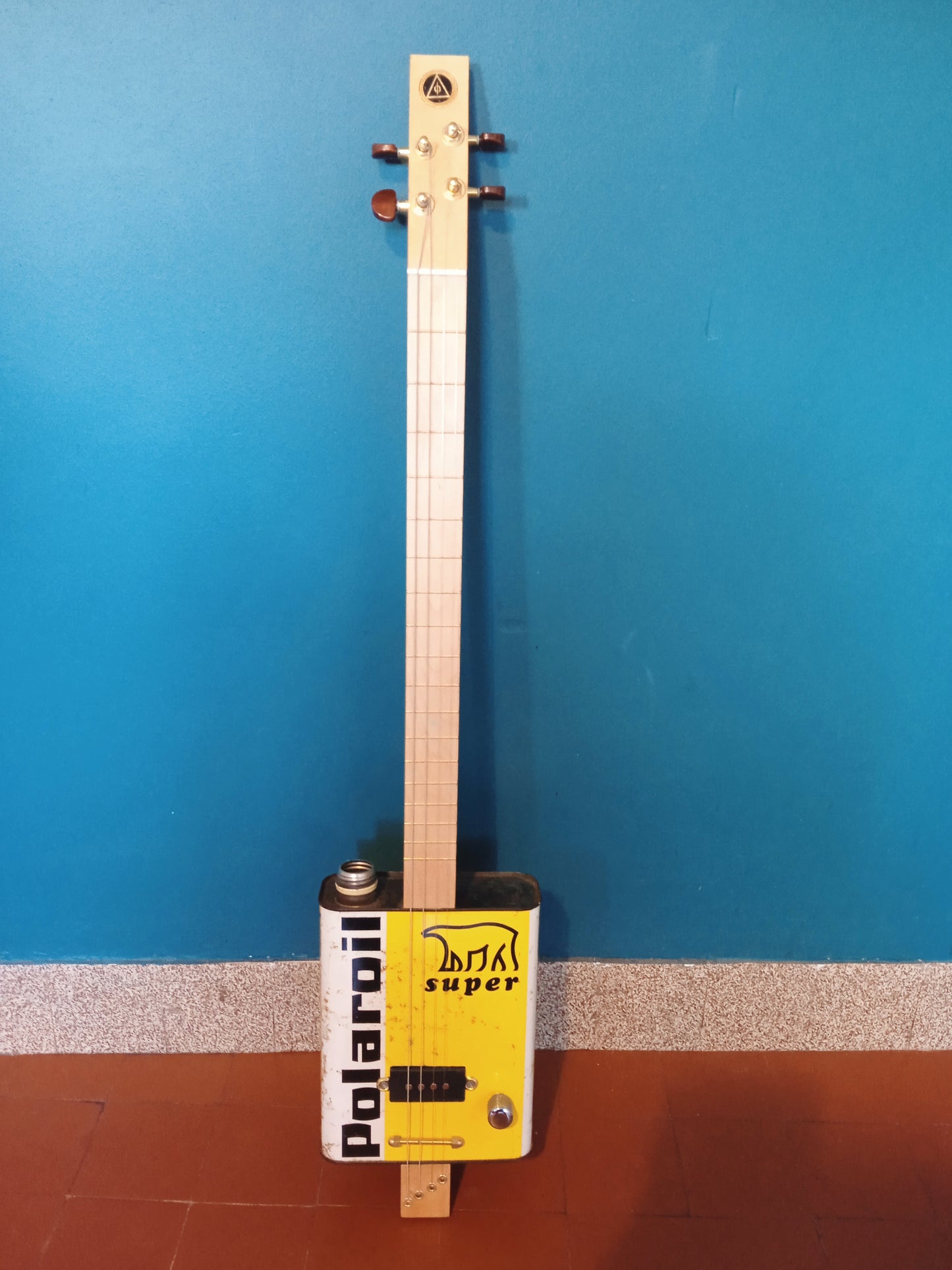 Guitare bidon 4 cordes - POLAROIL